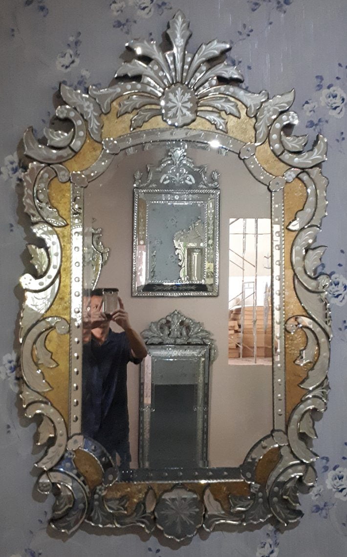  Indonesian ventian mirror producer. Antique venetian mirror. Venetian mirror. Antique églomisé Mirror